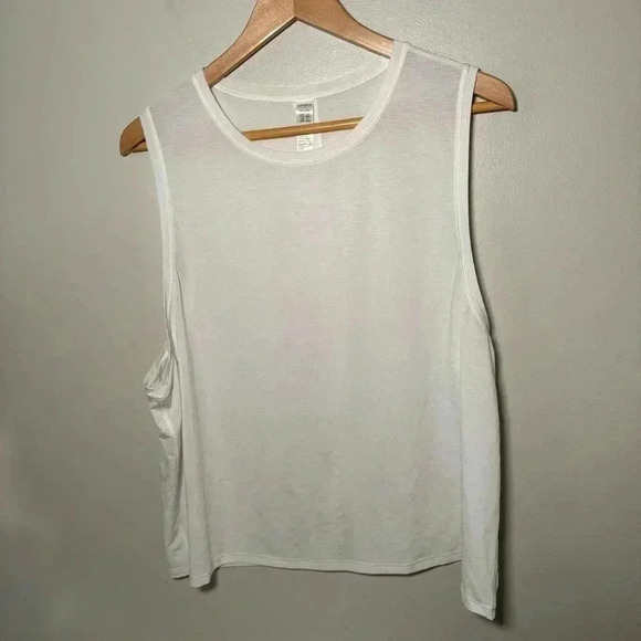 Spanx slightly sheer tank top 2X - Picture 2 of 4